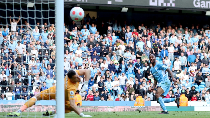 Đè bẹp Newcastle, Man City cho Liverpool "hít khói" trong cuộc đua vô địch